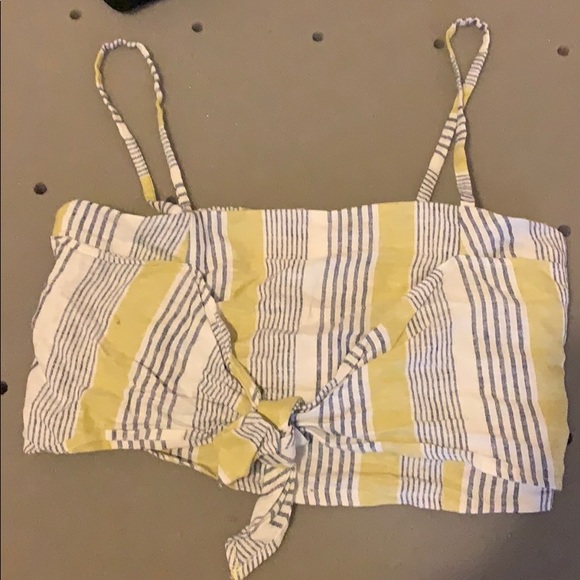 Cropped top with knot NWT - Picture 3 of 4